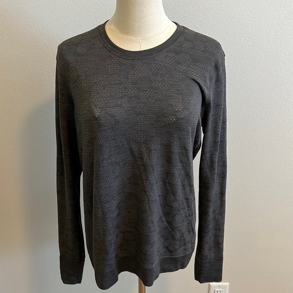 Lululemon athletic long sleeve top. Size 8. Gray. Perforated. Light purple/pink
